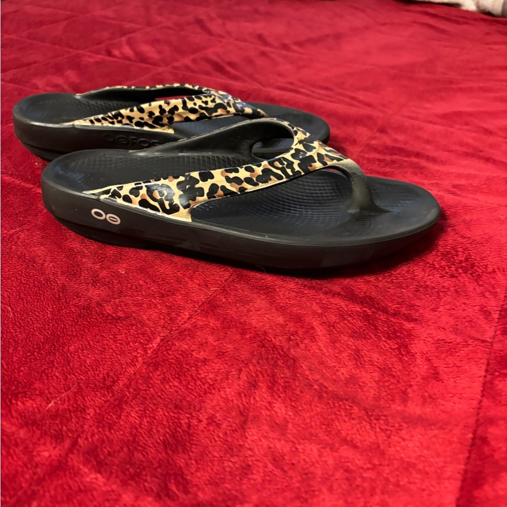 OOFOS Black Sandals with Leopard Print Strap - Picture 4 of 5